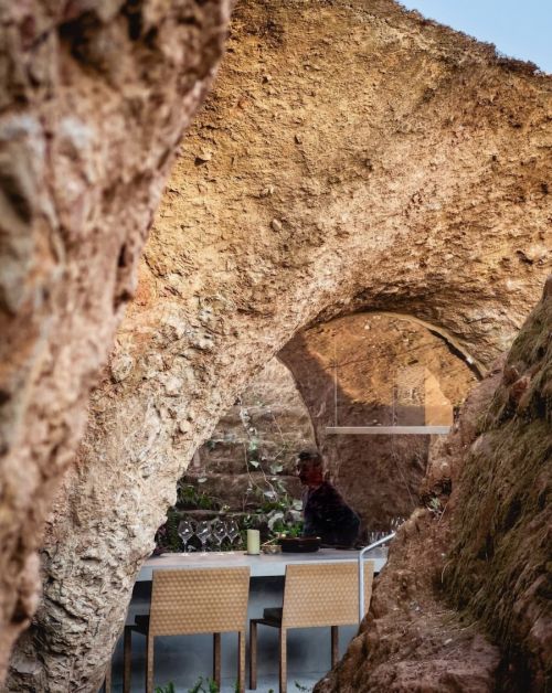 cận cảnh nhà hàng hang động Maison Owl